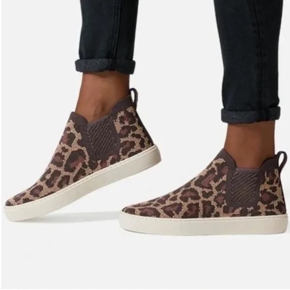 Rothy’s Chelsea Sneaker size 9 - Wildcat